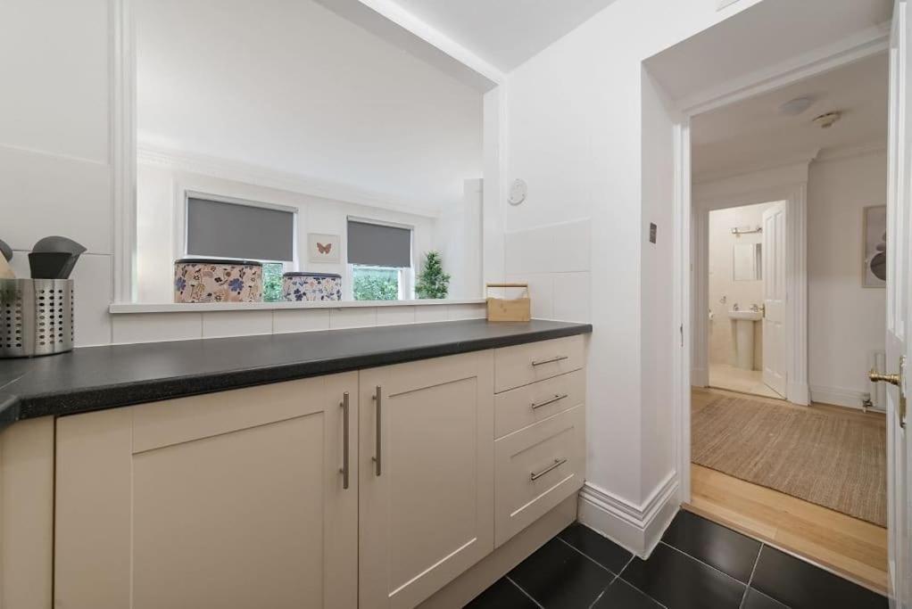Knightsbridge Two Bed Apartment London Kültér fotó
